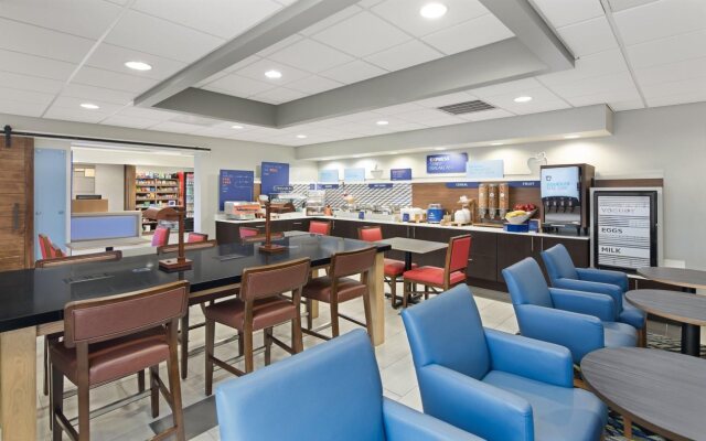 Holiday Inn Express & Suites Byron by IHG