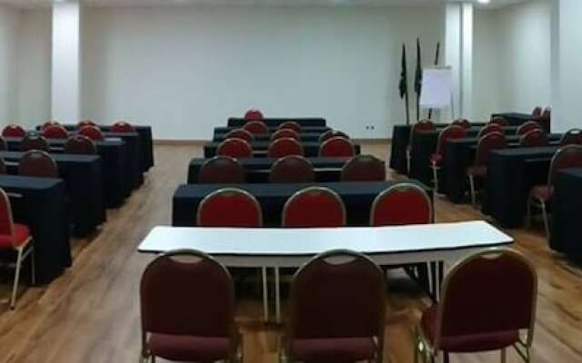 Hotel Maestro Villa Do Lago Toledo