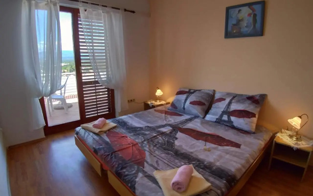 Apartment Njivice 15904b