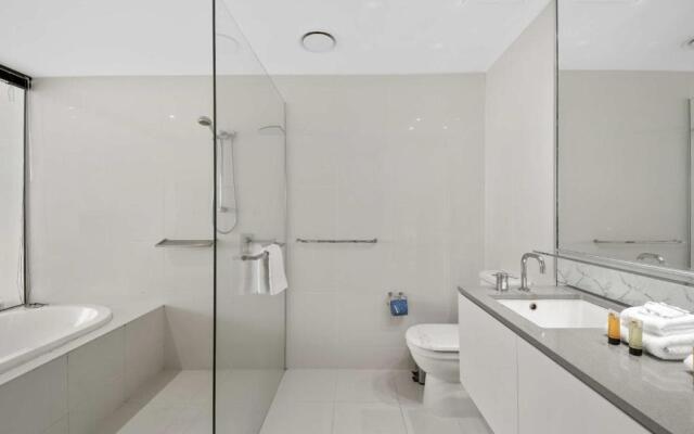 Circle on Cavill - HR Surfers Paradise