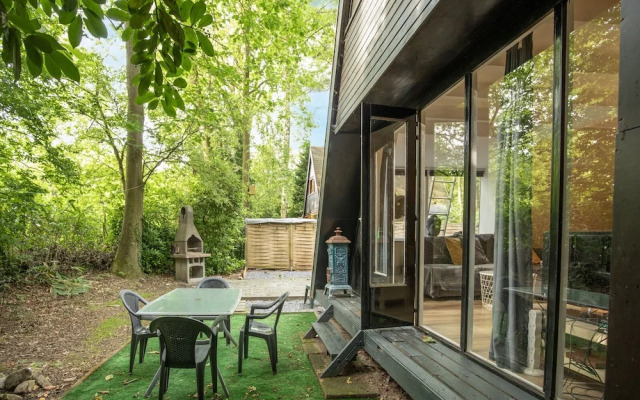 Lanaken Lakeside Cabin Stay