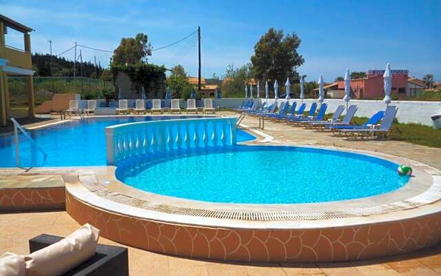 Alexis Pool Apartments