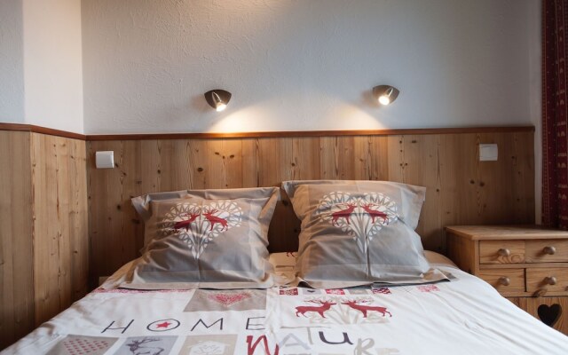 Comfortable Semi-detached Chalet 1 km. From the Nice Center