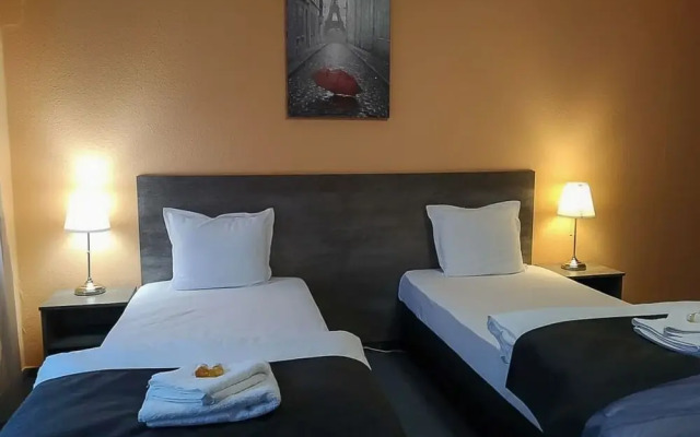 Airport Hotel 10 min to the Airport
