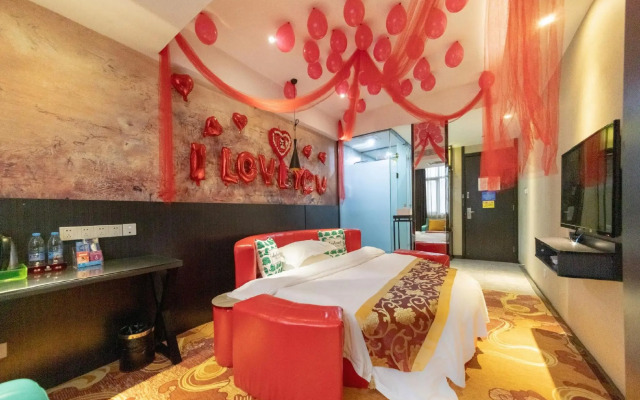 Roland Fashion Hotel (Tonghuai Subway Station T10 Tanshili Shopping Center Store)