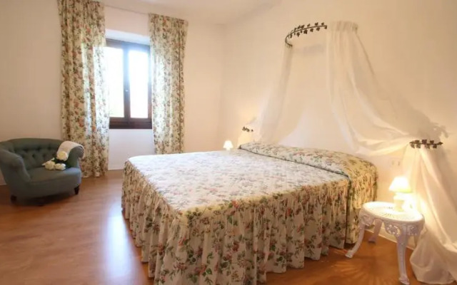 Graziosa Villetta In Pietra In Antico Paesino Toscano