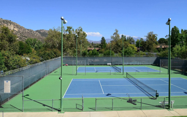 Riviera Oaks Resort