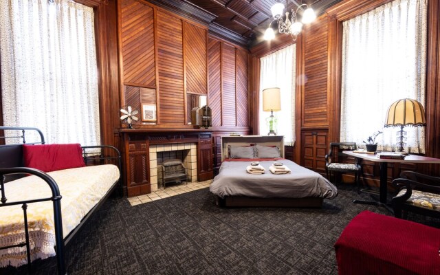 Traveler's Rest Hotel