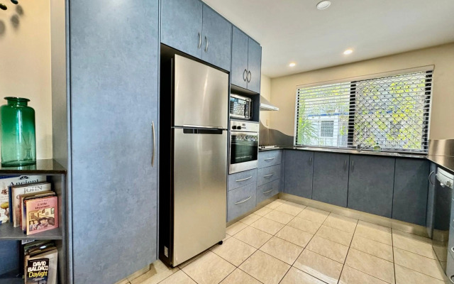 Lighthouse Apartments on The Strand - 2