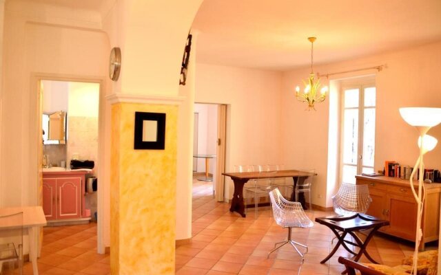 Spacieux deux chambres au Port