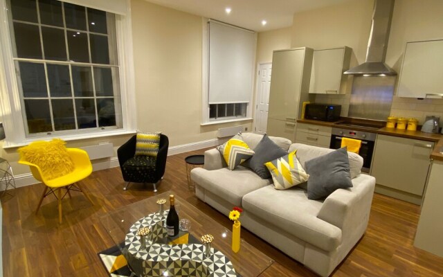 Luxury High Street Apartment
