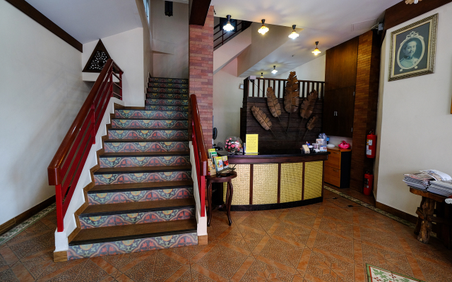 Red Balcony Hotel