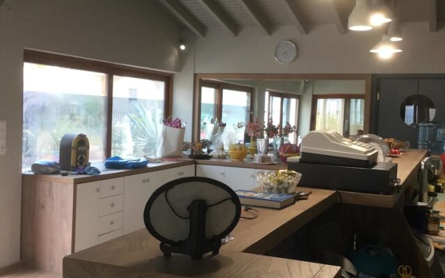 Ariadnes Holiday Accommodation II