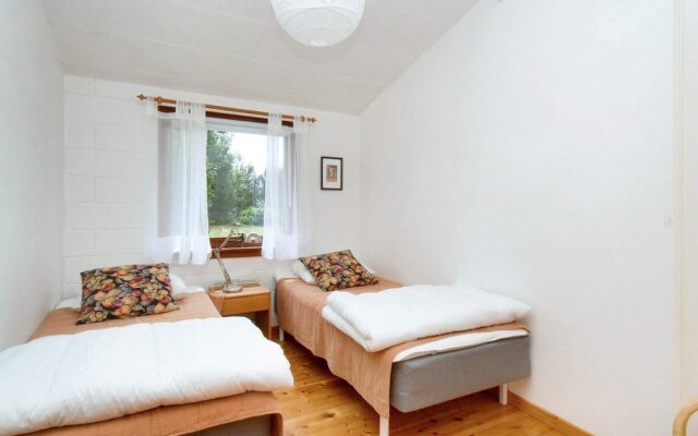 6 Person Holiday Home in Dronningmolle