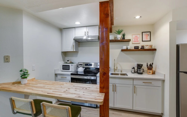 Updated Tacoma Home w/ Fire Pit!