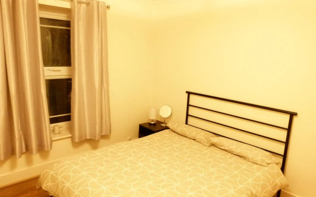 SS Property Hub - Canary Wharf Apartment