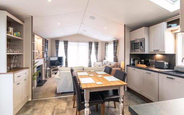 Hidden Jewel Lodge with Hot Tub