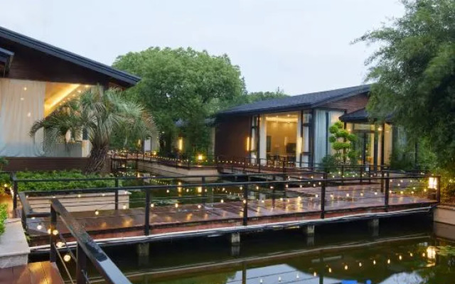 Mulin Riverside Hotel
