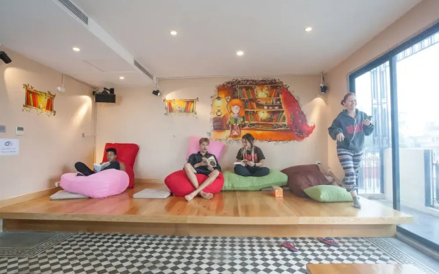 RedDoorz Hostel @ Signature Inn