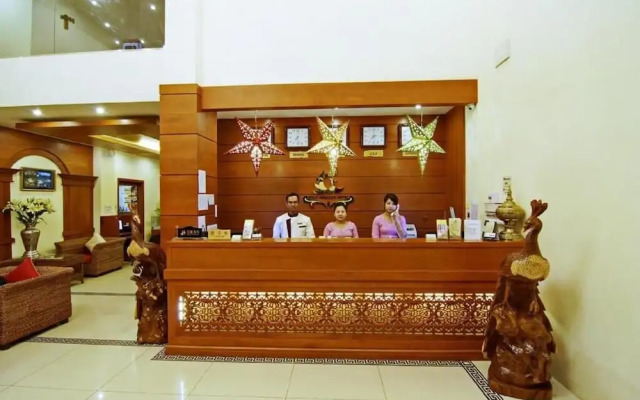 Gold Yadanar Hotel