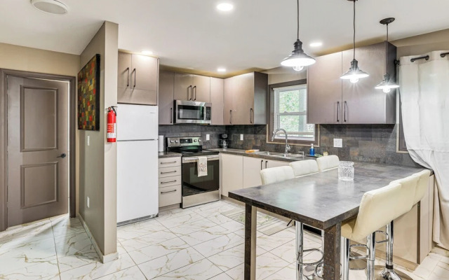 Pocono Getaway: Hot Tub, Community Lake Access!