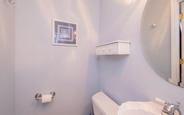 Dip Inn by Oak Island Accommodations