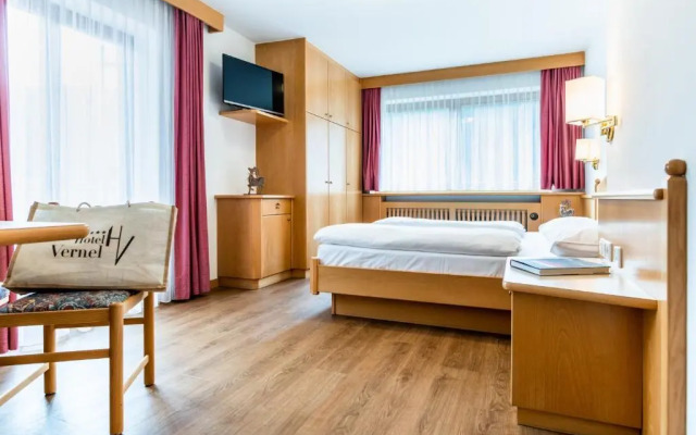 Отель Vernel