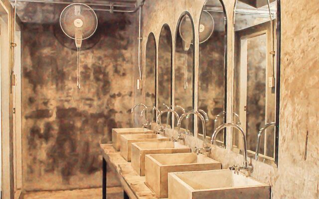 OYO 75332 VM1 Hostel