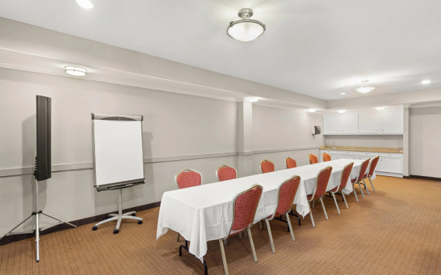 Sleep Inn & Suites Bush Intercontinental - IAH East