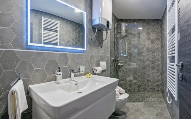 Airy vista apartment in city center