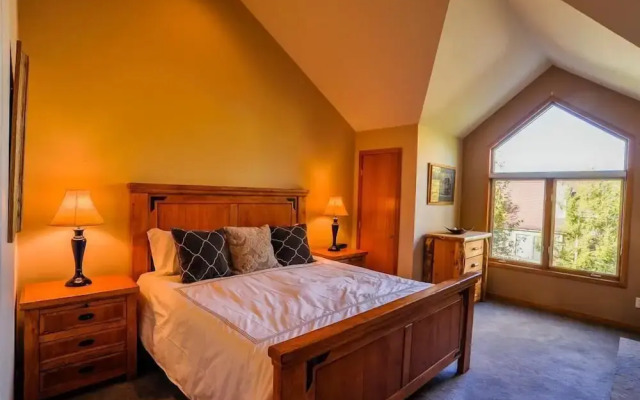 Highlander 324 Townhome with Private Hot Tub