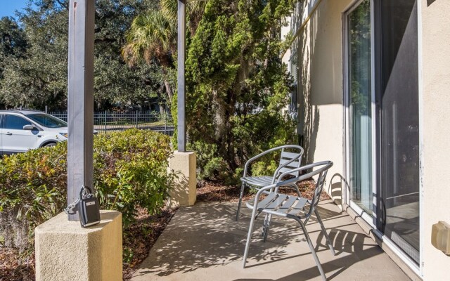 Sunny Apartments near Beach by Frontdesk
