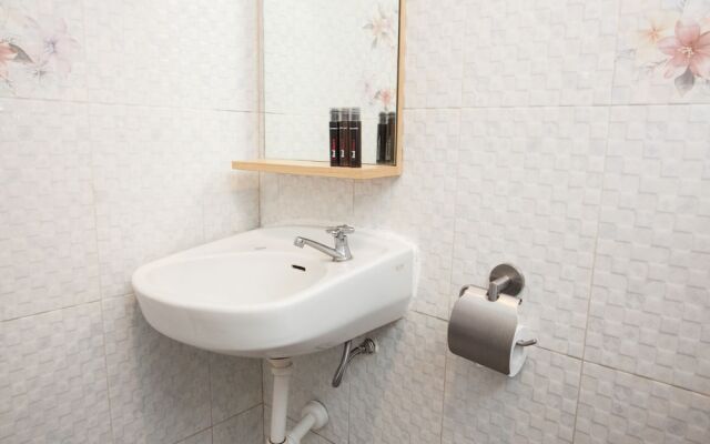 RedDoorz near Kawasan Industri SIER 2