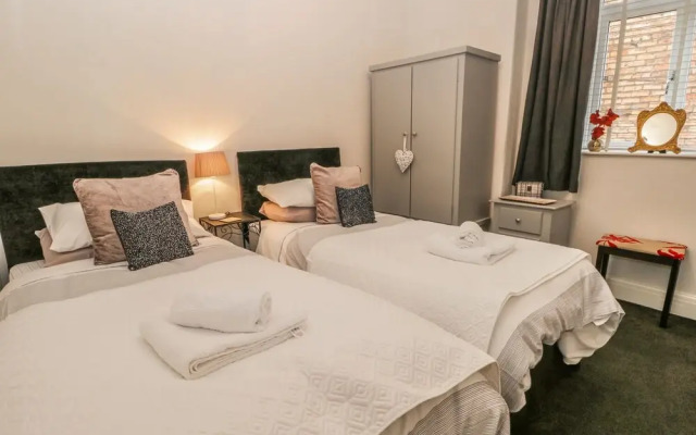 Esplanade Gardens, Apartment 1