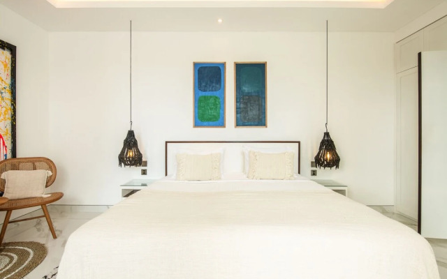 Stunning 6 BR Villa With Breathtaking Scenery