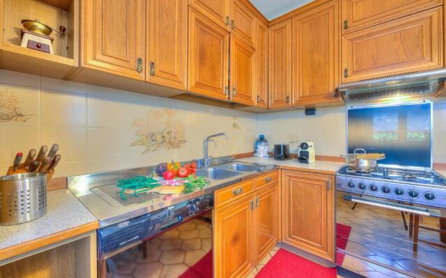 Cedar House Villa Few Minutes From Lake