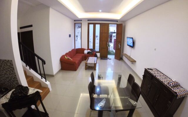 Padma Laguna Guest House