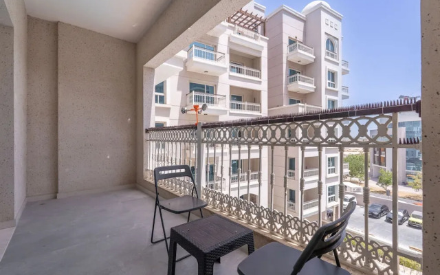 Cozy Studio Near Miracle Garden With Balcony