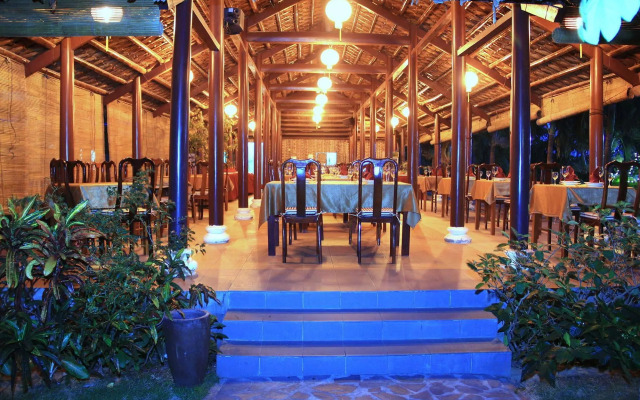 Little Paris Resort