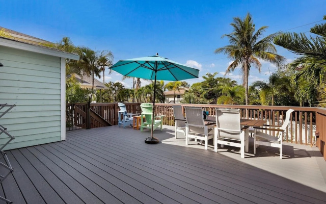 Canario  3 Bedroom Home by RedAwning