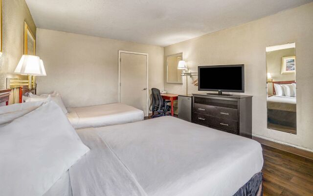 Motel 6 Lester, PA - Philadelphia Airport