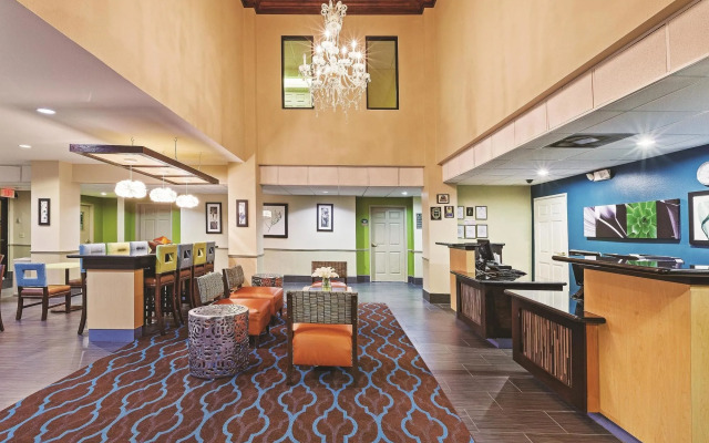 La Quinta Inn & Suites by Wyndham Pasadena