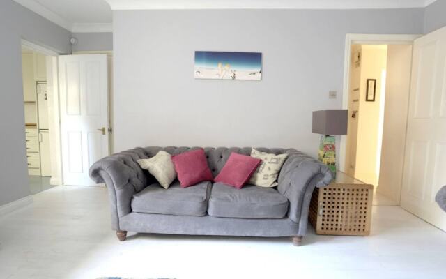 2 Bedroom Apartment Next to the Sea