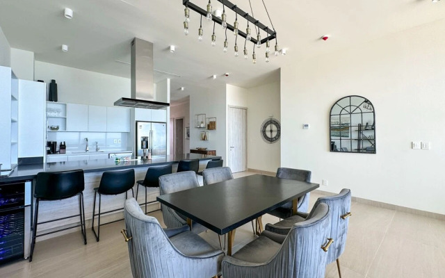 Sandy Beach 2BR Beachfront Getaway