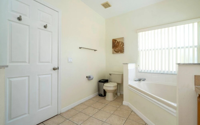 Amazing 6 Bedrooms With Pool