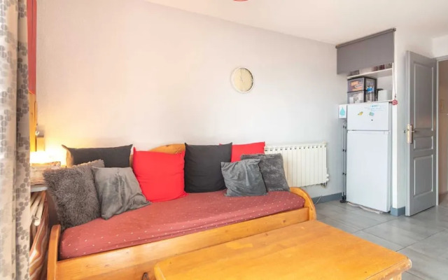 Mountain-view Apartment for 6 Guests