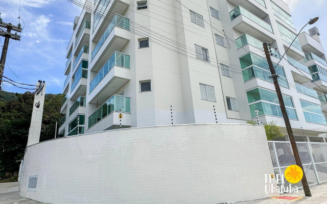 Apto completo e confortável com roupa de cama nas Toninhas  Condomínio Lumière