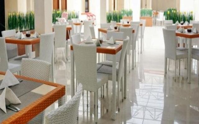 Dermaga Keluarga Hotel Sonosewu
