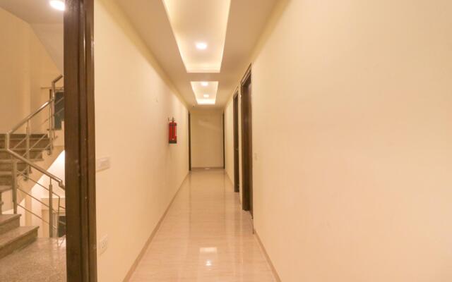 Oyo flagship 23252 Near Artemis Hospital