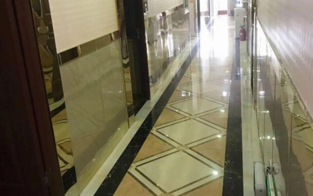 Jinfeng Hotel (Guangzhou Shangxiajiu Pedestrian Street Chenjiazhao Subway Station)